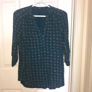 Green pattern mid length shirt
